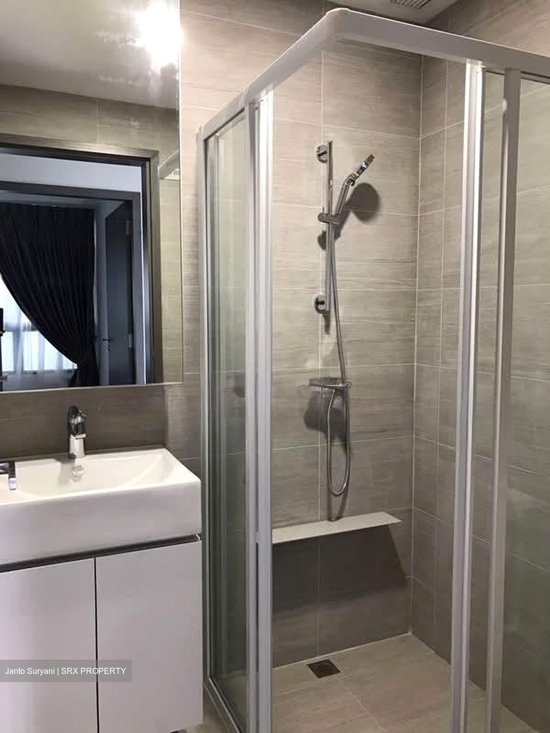 Sky Vue (D20), Condominium #558817901